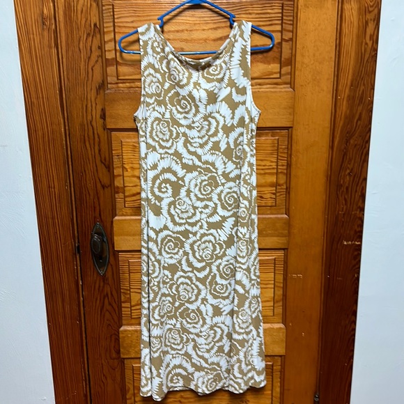 George maxi dress tan White floral design pleated bodice a free flowing skirt - Picture 4 of 6